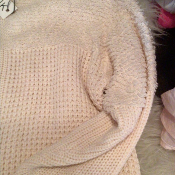 NEW! MINKPINK textured sweater - Picture 7 of 8